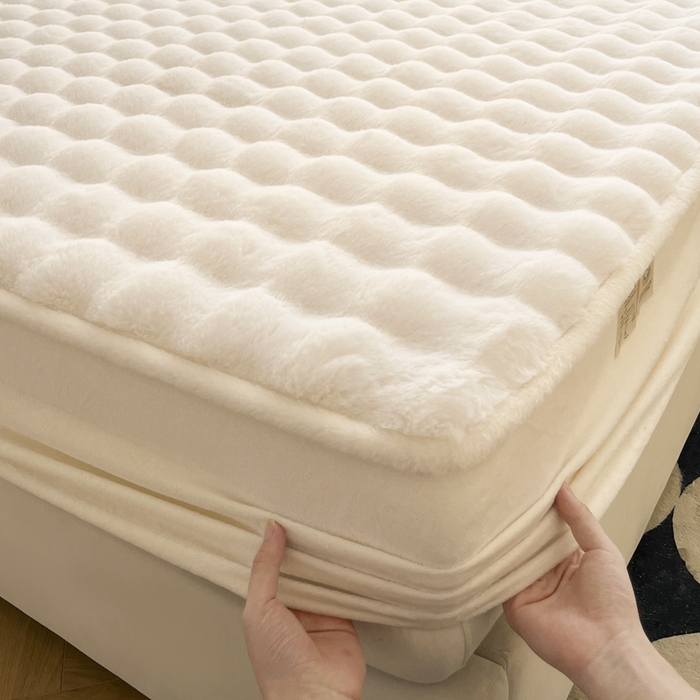 91家纺网 家纺一手货源 找家纺 鑫钰 2024秋冬新款高克重500克兔毛绒床笠 卡洛白