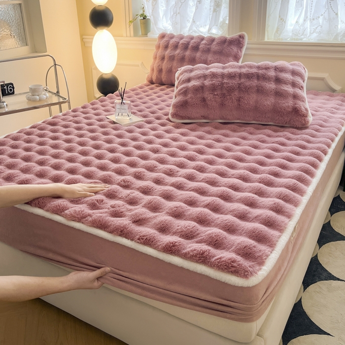 91家纺网 家纺一手货源 找家纺 鑫钰 2024秋冬新款高克重500克兔毛绒床笠 卡洛粉