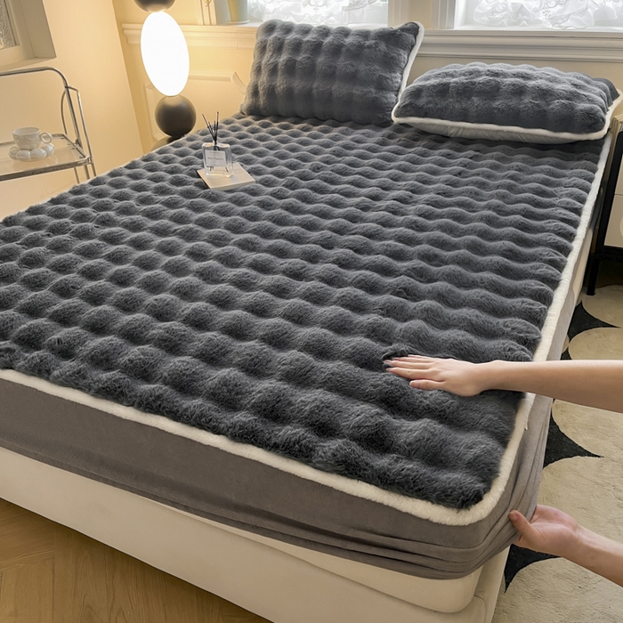 91家纺网 家纺一手货源 找家纺 鑫钰 2024秋冬新款高克重500克兔毛绒床笠 卡洛黑