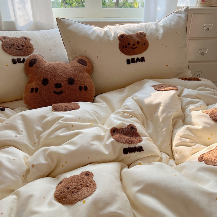 91家纺网 家纺一手货源 找家纺 2025新款牛奶绒+全棉毛巾绣四件套 乖乖熊