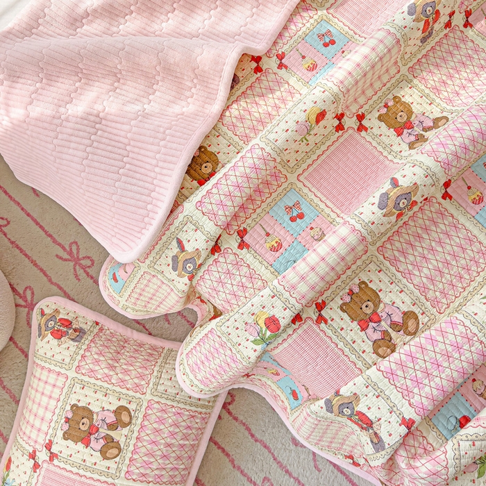 91家纺网 家纺一手货源 找家纺 2024新款水洗全棉牛奶绒床盖三件套 甜甜屋