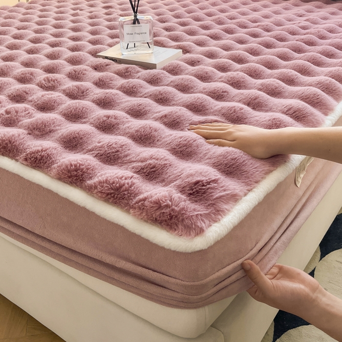 91家纺网 家纺一手货源 找家纺 鑫钰 2024秋冬新款高克重500克兔毛绒床笠 卡洛粉