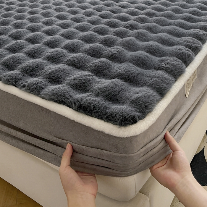 91家纺网 家纺一手货源 找家纺 鑫钰 2024秋冬新款高克重500克兔毛绒床笠 卡洛黑