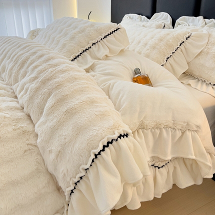 米莱家纺 2024新款兔毛法式花边牛奶绒四件套 泡芙奶油白