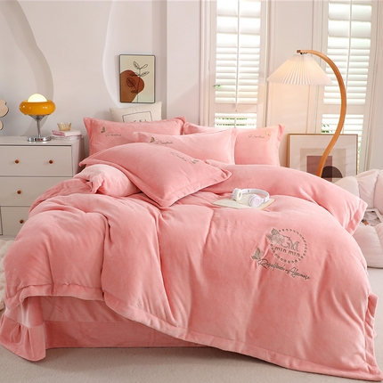 畅畅家纺 2024新款宽边高克重冬季9斤加厚牛奶绒绣花四件套 玉色