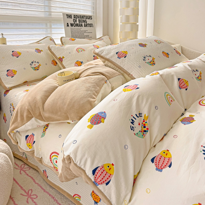 91家纺网 家纺一手货源 找家纺 2024新款水洗全棉牛奶绒床盖四件套 小锦鲤