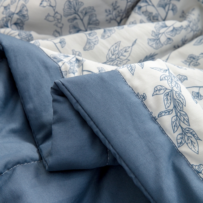91家纺网 家纺一手货源 找家纺 梦莎被业 2025新款A类水洗棉麻夏凉被夏被四件套棉麻双层纱大豆夏被空调被直播热款-主图二 青花之恋