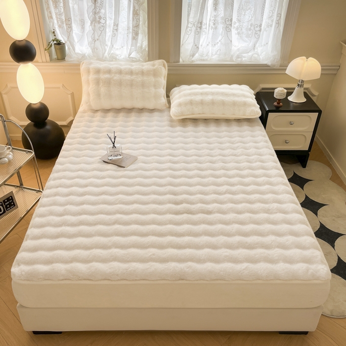 91家纺网 家纺一手货源 找家纺 鑫钰 2024秋冬新款高克重500克兔毛绒床笠 卡洛白