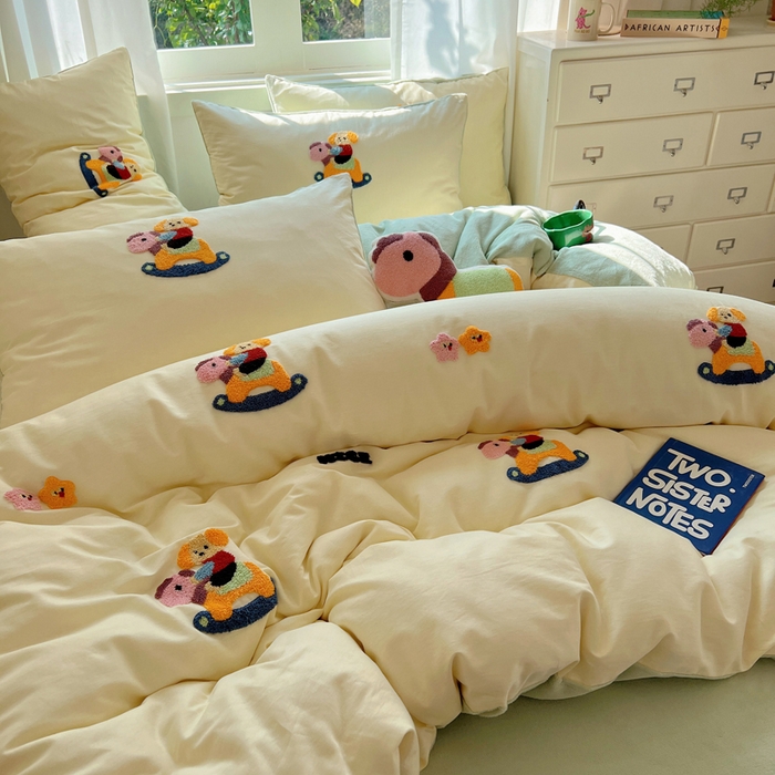 91家纺网 家纺一手货源 找家纺 2025新款牛奶绒+全棉毛巾绣四件套 摇摇马