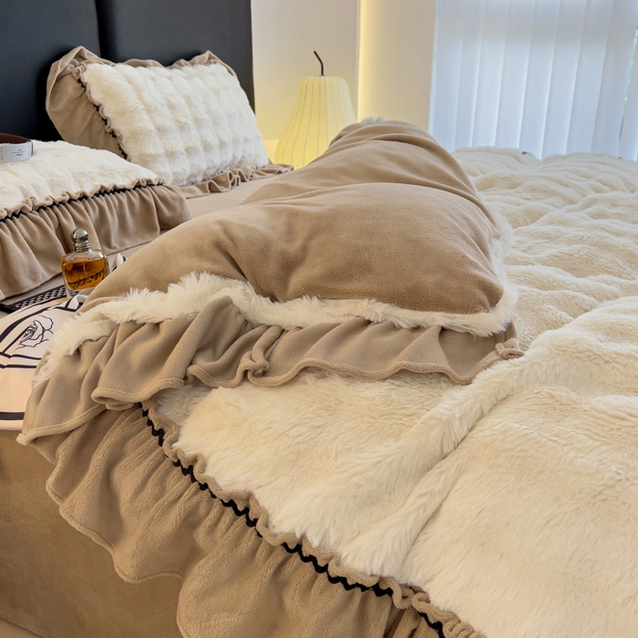 91家纺网 家纺一手货源 找家纺 米莱家纺 2024新款兔毛法式花边牛奶绒四件套 泡芙白咖