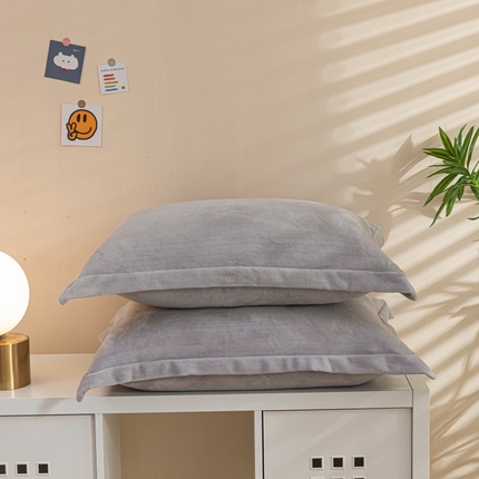 91家纺网 家纺一手货源 找家纺 （总）金喜 2025新款200g牛奶绒纯色单品枕套