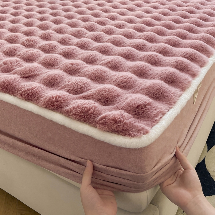 91家纺网 家纺一手货源 找家纺 鑫钰 2024秋冬新款高克重500克兔毛绒床笠 卡洛粉