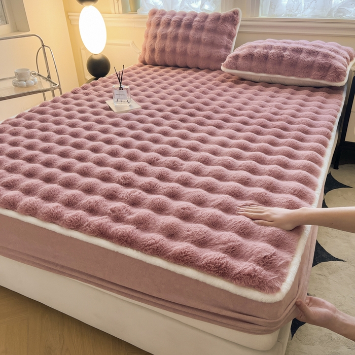 91家纺网 家纺一手货源 找家纺 鑫钰 2024秋冬新款高克重500克兔毛绒床笠 卡洛粉