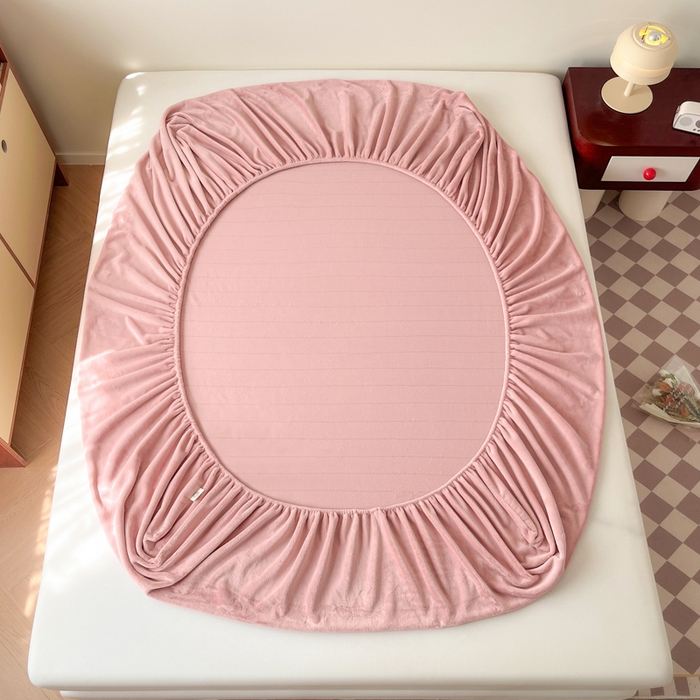 91家纺网 家纺一手货源 找家纺 鑫钰 2024新款刺绣卡通加厚牛奶绒床笠-花花熊猫 花花熊猫-绯粉