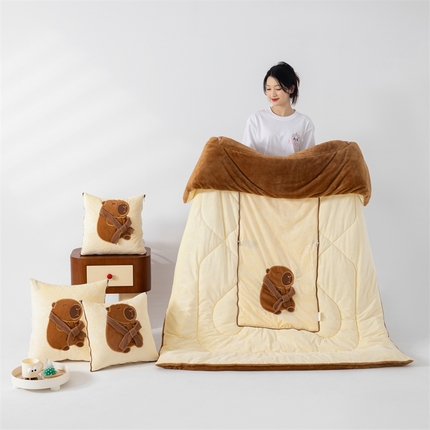 91家纺网 家纺一手货源 找家纺 翰轩家居 2024新款宝宝绒围巾豚多功能抱枕被 围巾豚-柠檬黄