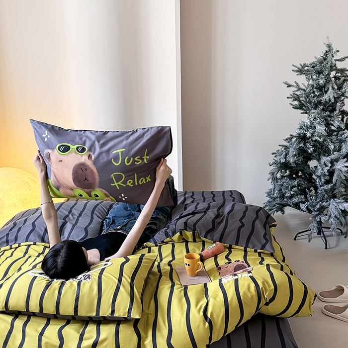 91家纺网 家纺一手货源 找家纺 2024春季新品毛巾绣13370全棉卡通系列四件套 卡皮巴拉