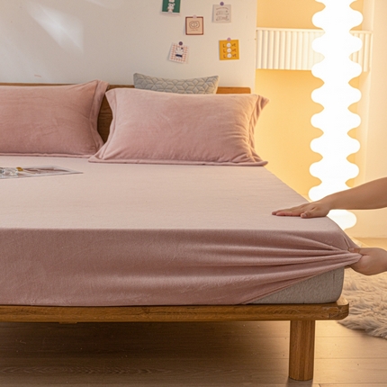 91家纺网 家纺一手货源 找家纺 （总）金喜 2025新款200g牛奶绒单床笠高克重牛奶绒单品床笠