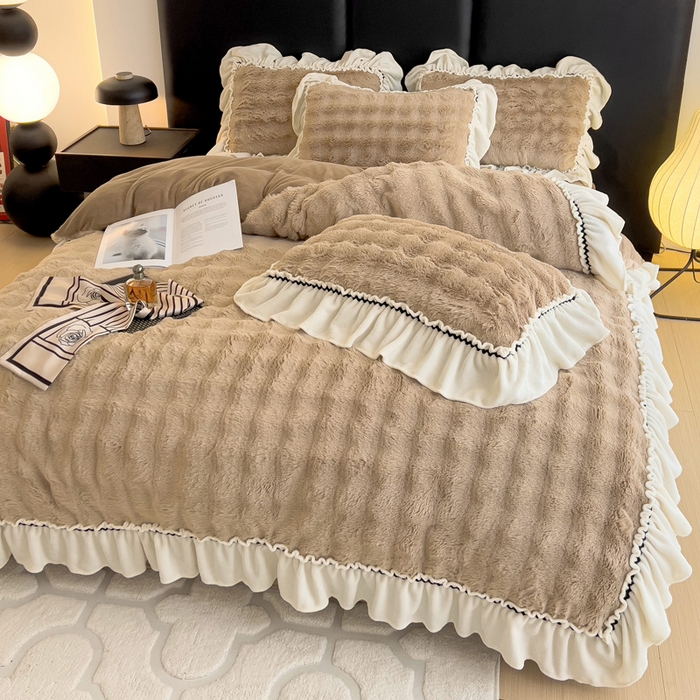 91家纺网 家纺一手货源 找家纺 米莱家纺 2024新款兔毛法式花边牛奶绒四件套 泡芙咖色