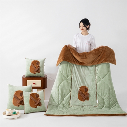 91家纺网 家纺一手货源 找家纺 翰轩家居 2024新款宝宝绒围巾豚多功能抱枕被 围巾豚-抹茶绿