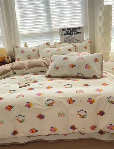 91家纺网 家纺一手货源 找家纺 2024新款水洗全棉牛奶绒床盖四件套 小锦鲤