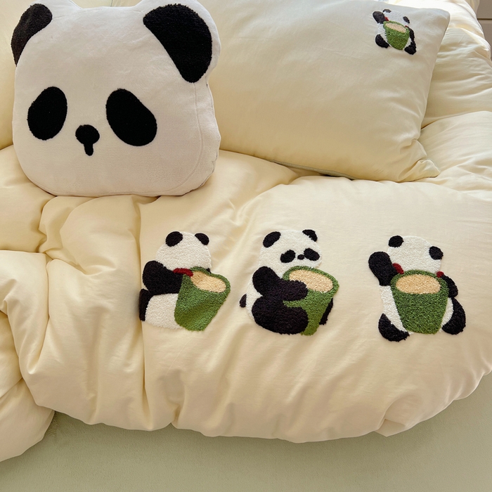 91家纺网 家纺一手货源 找家纺 2025新款牛奶绒+全棉毛巾绣四件套 背篓熊猫