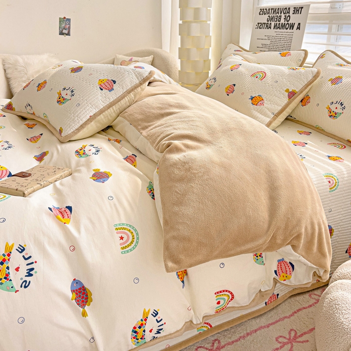 91家纺网 家纺一手货源 找家纺 2024新款水洗全棉牛奶绒床盖四件套 小锦鲤