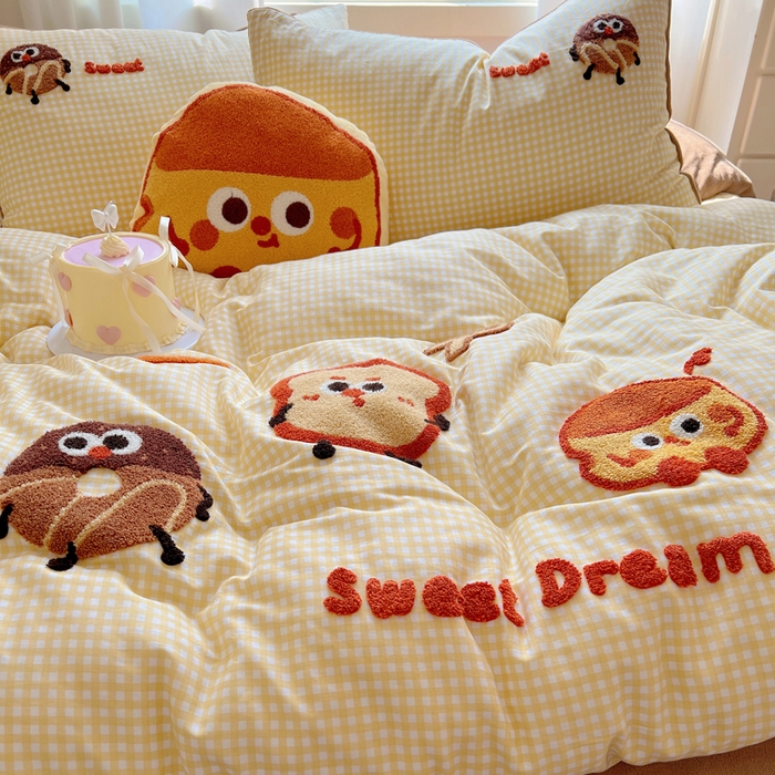 91家纺网 家纺一手货源 找家纺 2025新款牛奶绒+全棉毛巾绣四件套 甜甜圈