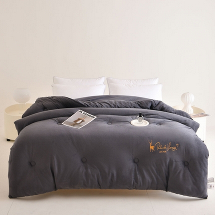 91家纺网 家纺一手货源 找家纺 蓝冰家纺 2024新款水晶绒羽丝棉刺绣冬被 尊贵高级灰