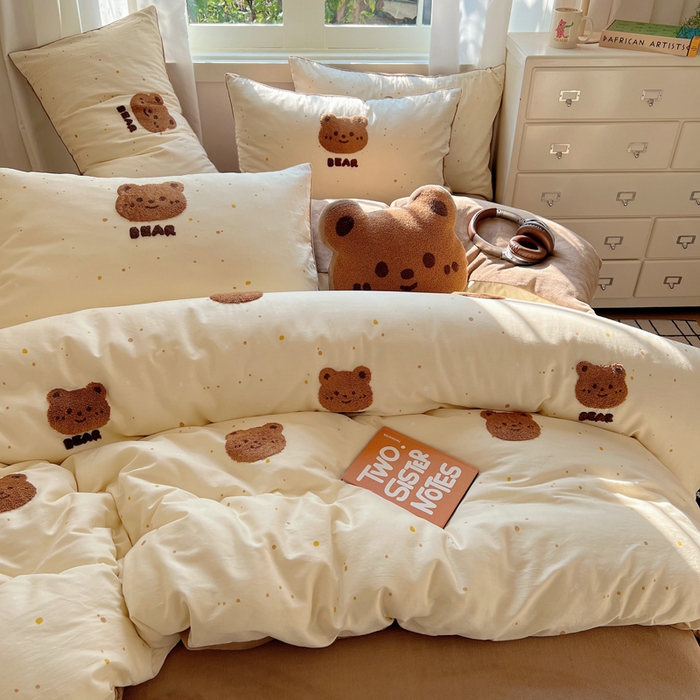 91家纺网 家纺一手货源 找家纺 2025新款牛奶绒+全棉毛巾绣四件套 乖乖熊