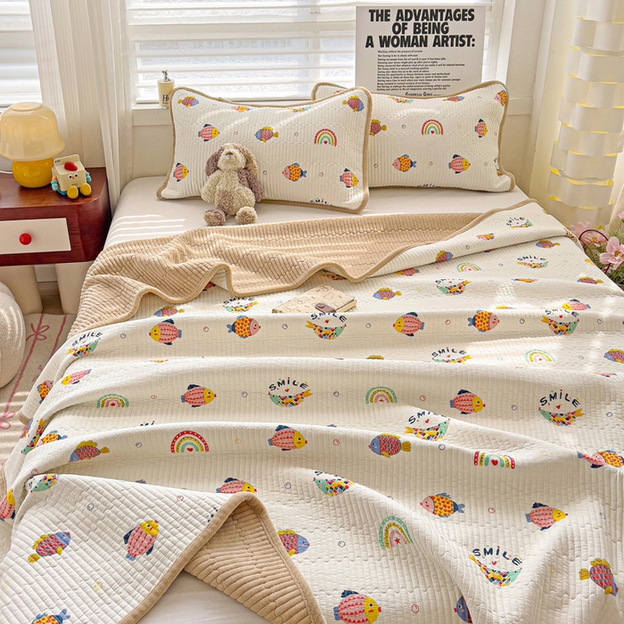 91家纺网 家纺一手货源 找家纺 2024新款水洗全棉牛奶绒床盖三件套 小锦鲤