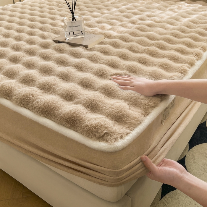 91家纺网 家纺一手货源 找家纺 鑫钰 2024秋冬新款高克重500克兔毛绒床笠 卡洛驼