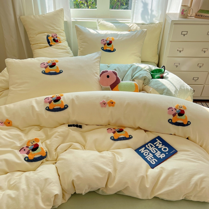 91家纺网 家纺一手货源 找家纺 2025新款牛奶绒+全棉毛巾绣四件套 摇摇马