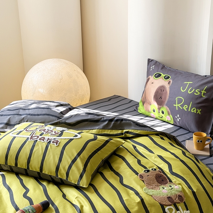 91家纺网 家纺一手货源 找家纺 2024春季新品毛巾绣13370全棉卡通系列四件套 卡皮巴拉