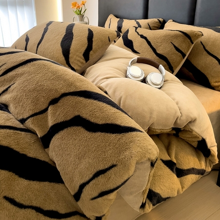 米莱家纺 2024新款兔毛绒牛奶绒斑马四件套 赫本焦月色