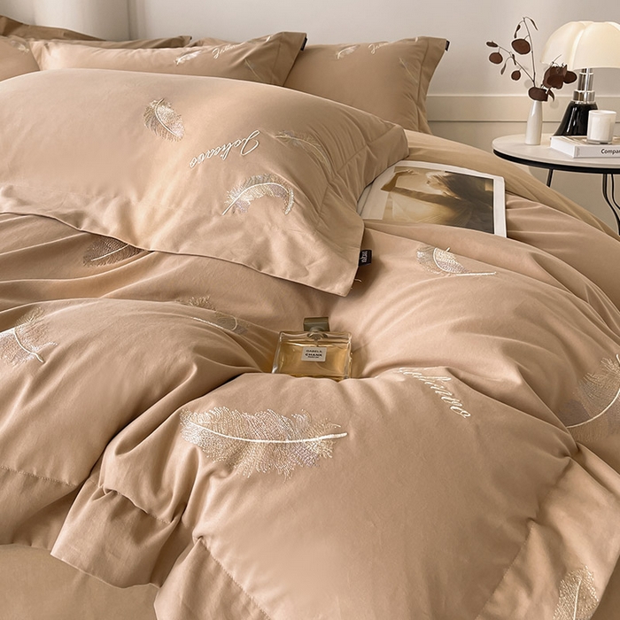 91家纺网 家纺一手货源 找家纺 【A类母婴级】加厚保暖全棉磨毛四件套纯棉刺绣床单被套轻奢风床笠款纯色简约床上用品 洛依-拿铁