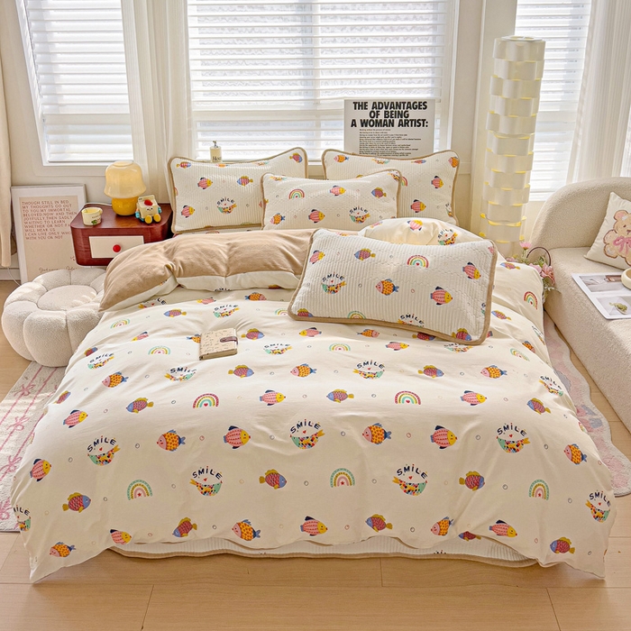 91家纺网 家纺一手货源 找家纺 2024新款水洗全棉牛奶绒床盖四件套 小锦鲤