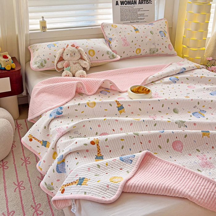 91家纺网 家纺一手货源 找家纺 2024新款水洗全棉牛奶绒床盖三件套 游乐园