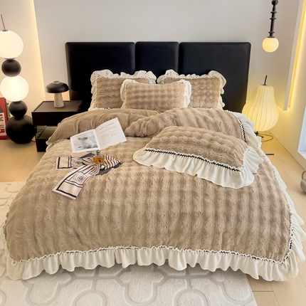 91家纺网 家纺一手货源 找家纺 米莱家纺 2024新款兔毛法式花边牛奶绒四件套 泡芙咖色