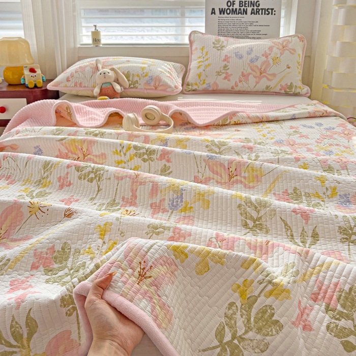 91家纺网 家纺一手货源 找家纺 2024新款水洗全棉牛奶绒床盖三件套 浮春绘