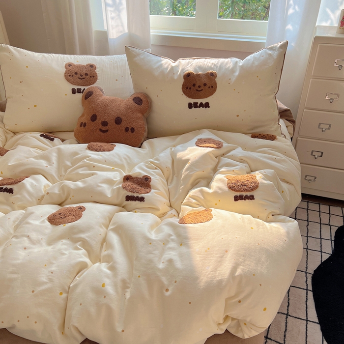 91家纺网 家纺一手货源 找家纺 2025新款牛奶绒+全棉毛巾绣四件套 乖乖熊