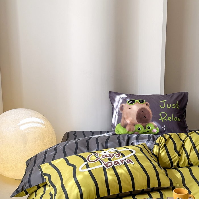 91家纺网 家纺一手货源 找家纺 2024春季新品毛巾绣13370全棉卡通系列四件套 卡皮巴拉