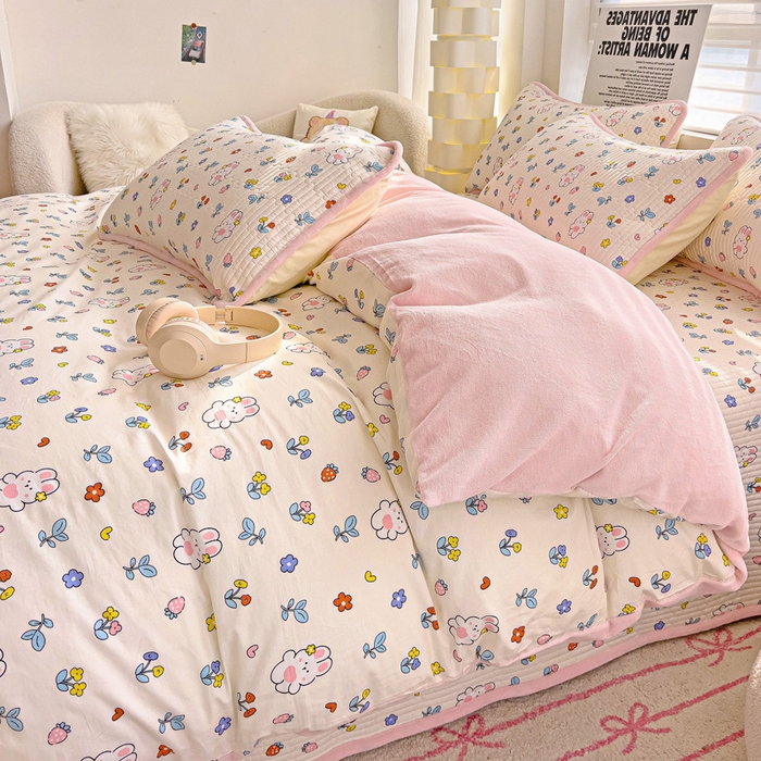 91家纺网 家纺一手货源 找家纺 2024新款水洗全棉牛奶绒床盖四件套 元气兔兔