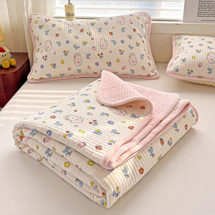 91家纺网 家纺一手货源 找家纺 2024新款水洗全棉牛奶绒床盖四件套 元气兔兔