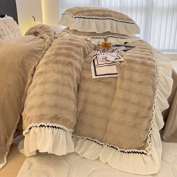 91家纺网 家纺一手货源 找家纺 米莱家纺 2024新款兔毛法式花边牛奶绒四件套 泡芙咖色