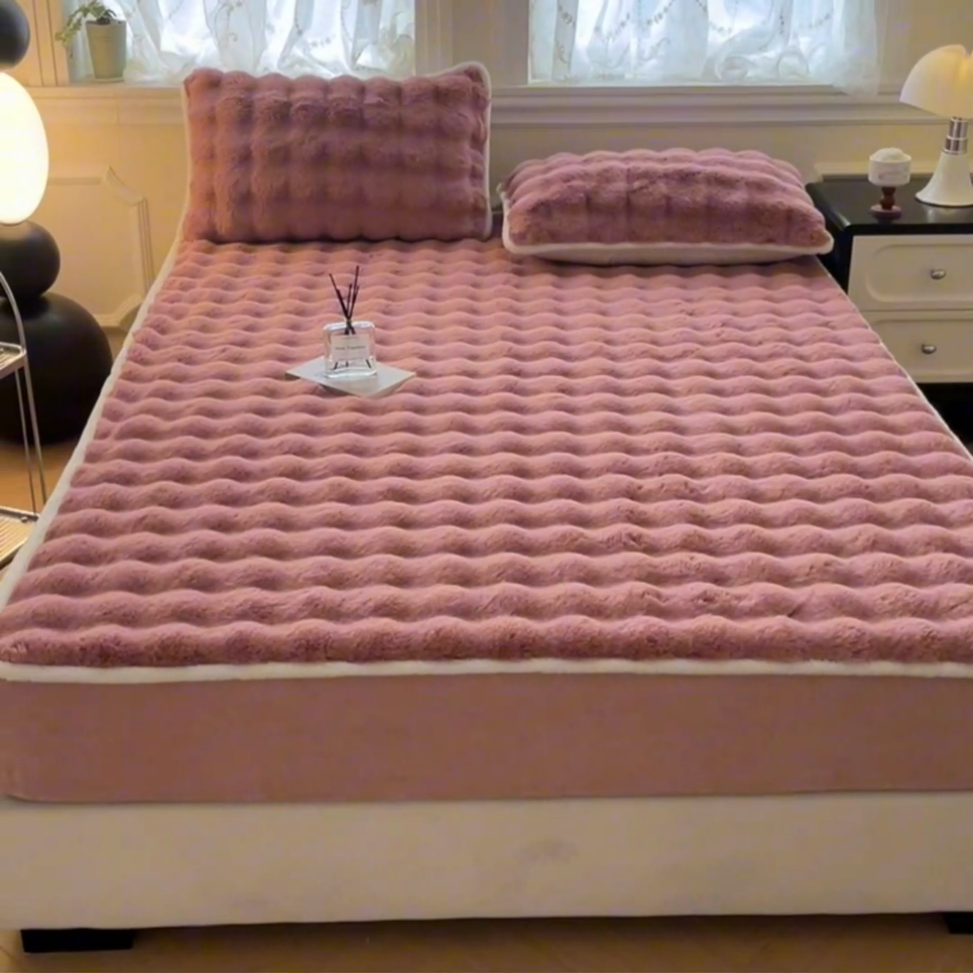 91家纺网 家纺一手货源 找家纺 鑫钰 2024秋冬新款高克重500克兔毛绒床笠 卡洛粉