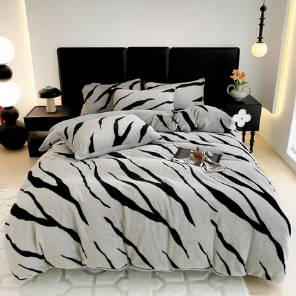 91家纺网 家纺一手货源 找家纺 米莱家纺 2024新款兔毛绒牛奶绒斑马四件套 赫本霞光灰