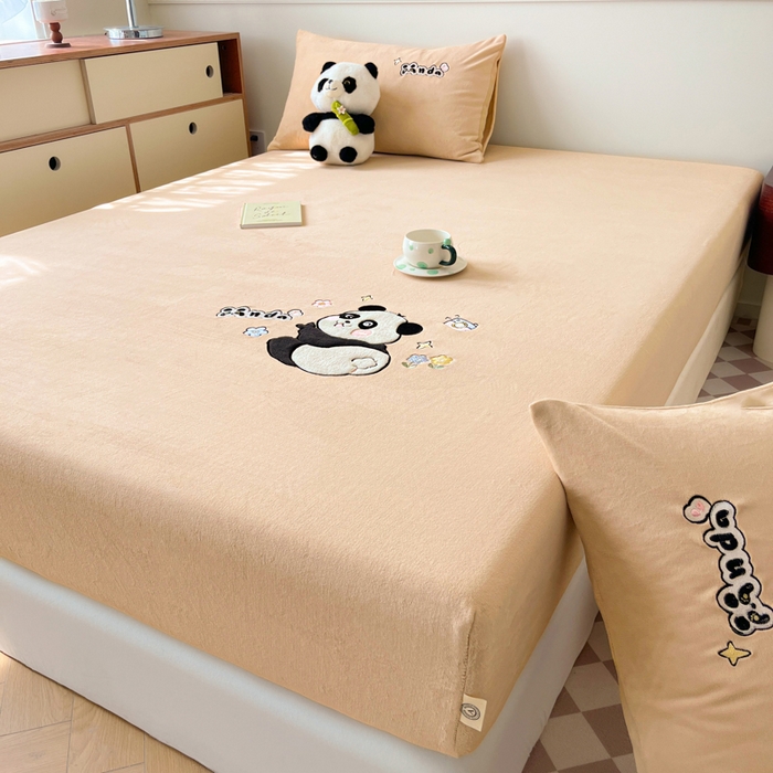 91家纺网 家纺一手货源 找家纺 鑫钰 2024新款刺绣卡通加厚牛奶绒床笠-花花熊猫 花花熊猫-卡其