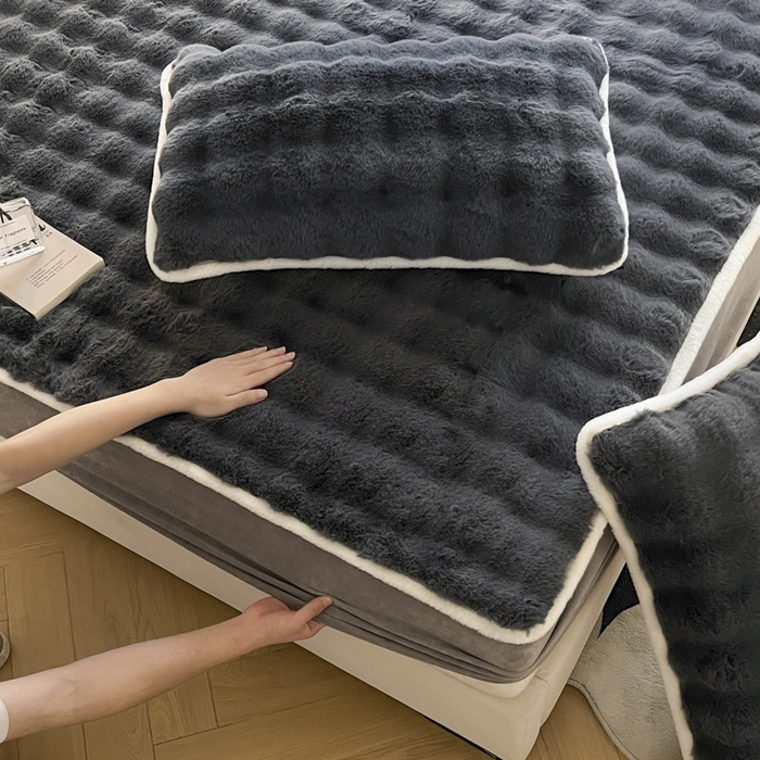 91家纺网 家纺一手货源 找家纺 鑫钰 2024秋冬新款高克重500克兔毛绒床笠 卡洛黑