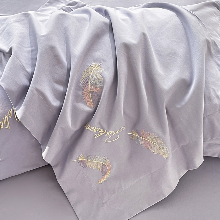 91家纺网 家纺一手货源 找家纺 【A类母婴级】加厚保暖全棉磨毛四件套纯棉刺绣床单被套轻奢风床笠款纯色简约床上用品 洛依-莓蓝