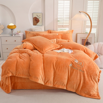 91家纺网 家纺一手货源 找家纺 畅畅家纺 2024新款宽边高克重冬季9斤加厚牛奶绒绣花四件套 橙色